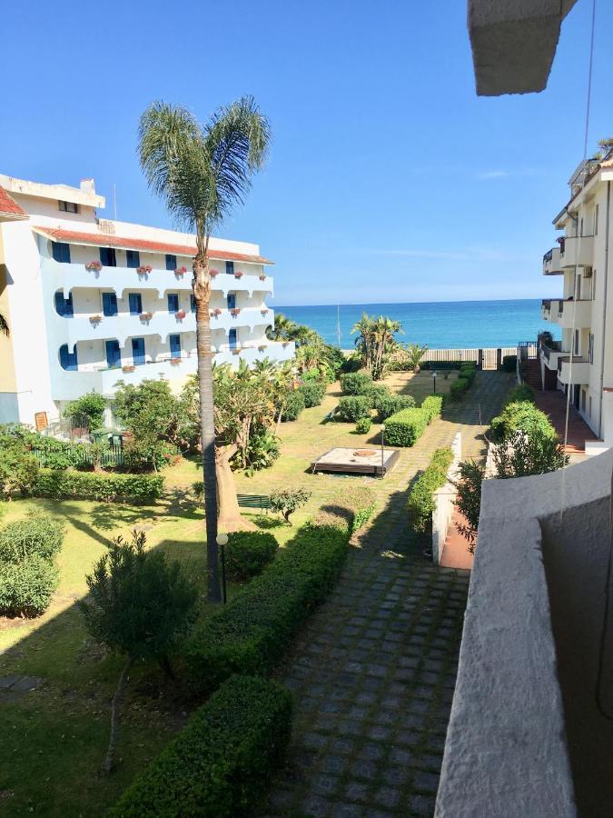 Baia Degli Dei - Living La Nike Apartment Giardini Naxos Exterior foto